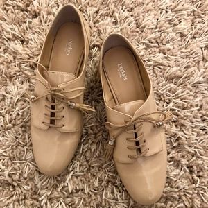 Botkier NY Loafer _ Beige Patent leather _ Size 8
